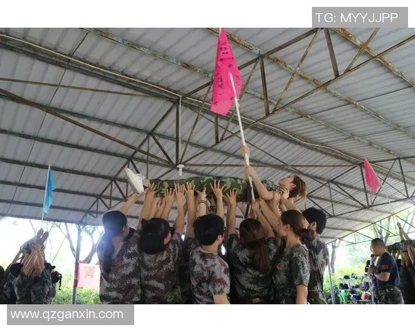 青年赛点评:FPX展现出色节奏掌控力与团队协作能力的精彩表现